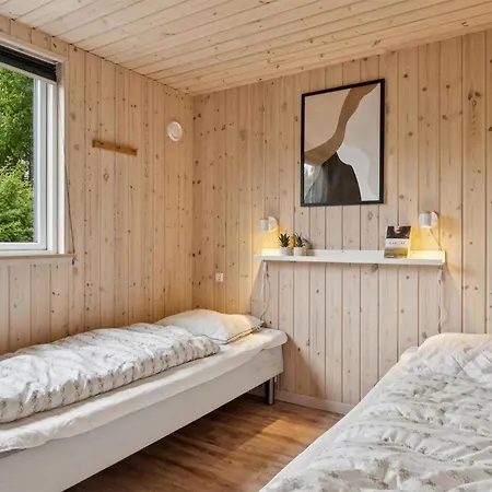 Lovely In Glesborg With Indoor Swimming Pool Fjellerup Strand