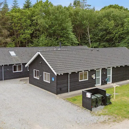 Hébergement de vacances Lovely In Glesborg With Indoor Swimming Pool Fjellerup Strand